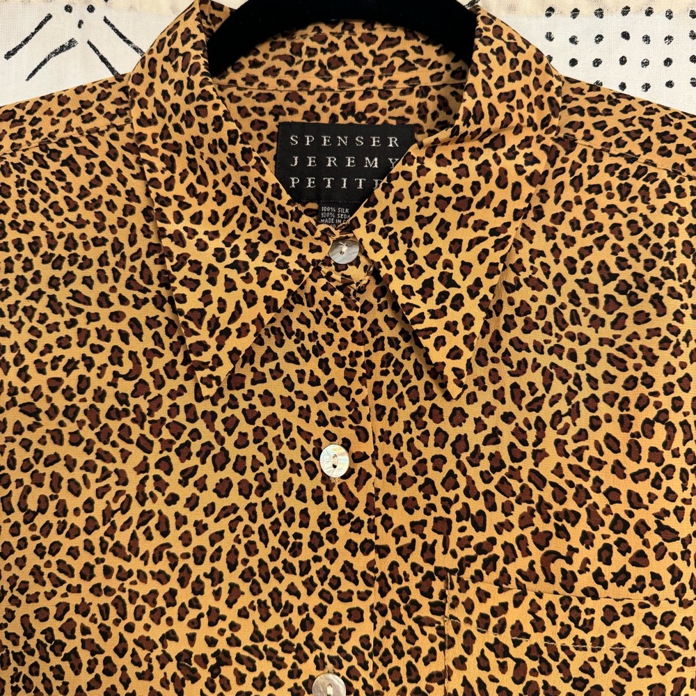 SPENSER JEREMY Vintage Silk Leopard Print Button-Up Shirt - Picture 2 of 9